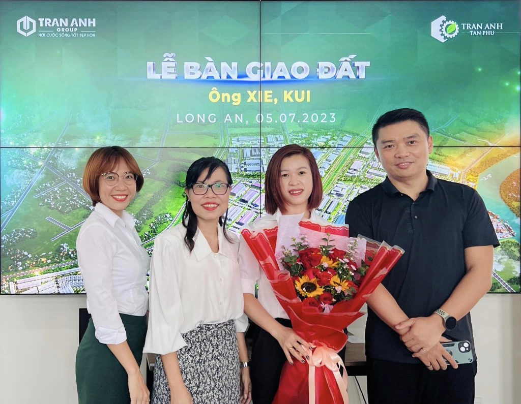 Lễ bàn giao đất cho doanh nghiệp của Trần Anh Tân Phú